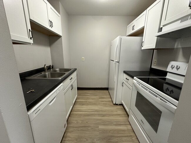 Building Photo - Coachlight Village Apartments