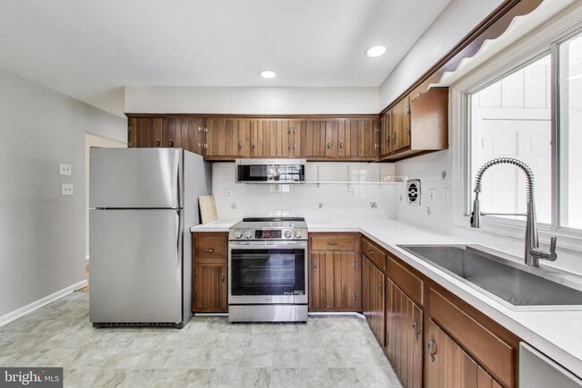 Building Photo - 14207 Gaines Ave