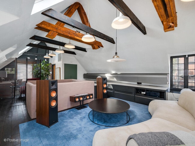 Building Photo - 844 W Altgeld St