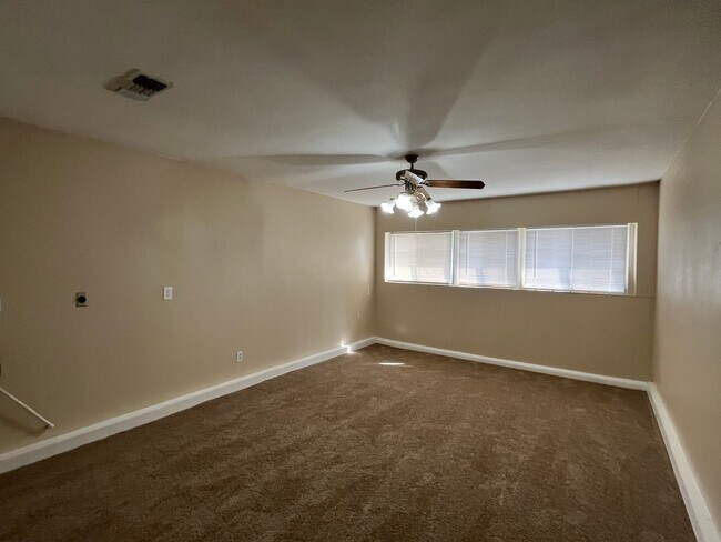 Building Photo - 103 Meadow Way