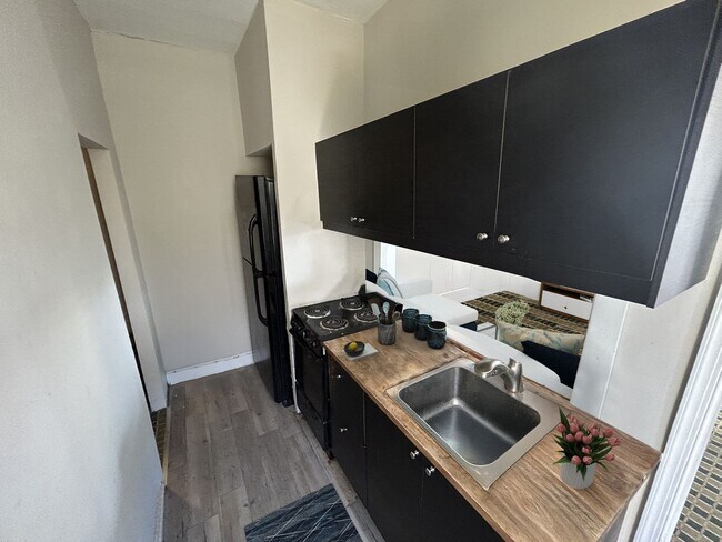 Building Photo - 2 Bed / 2 Bath + Extra Room - Great Ardmore Location