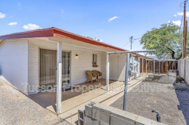 Building Photo - 4246 E Pima St