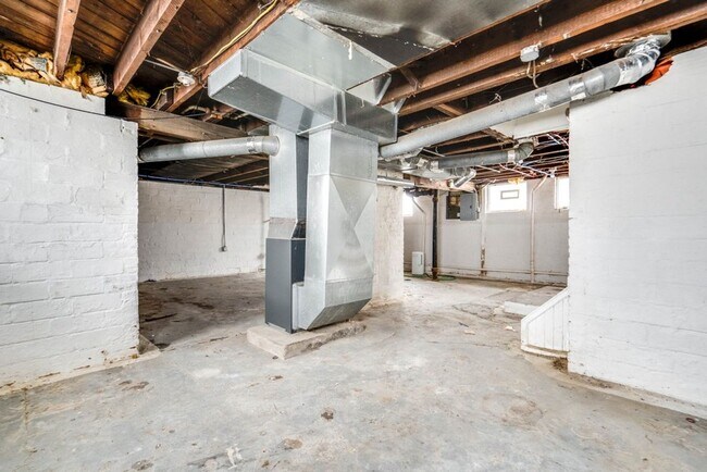 Building Photo - Charming University Heights Single Family ...