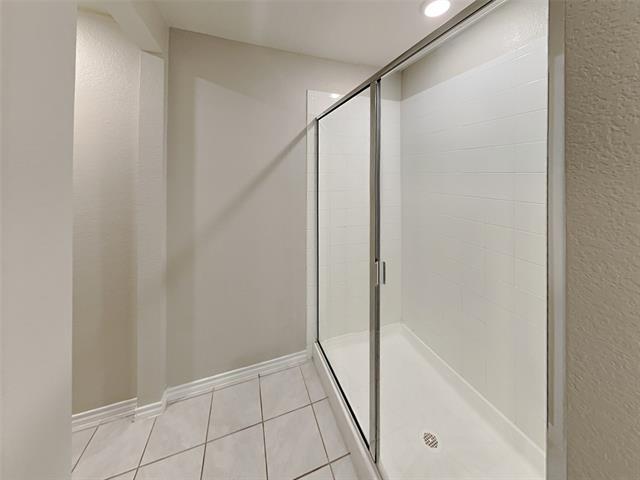Building Photo - 2603 Hutchins Dr