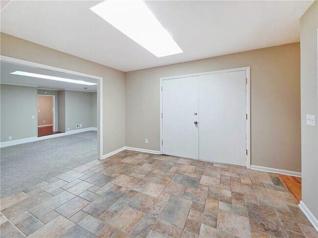 Building Photo - 1273 Murdock Rd