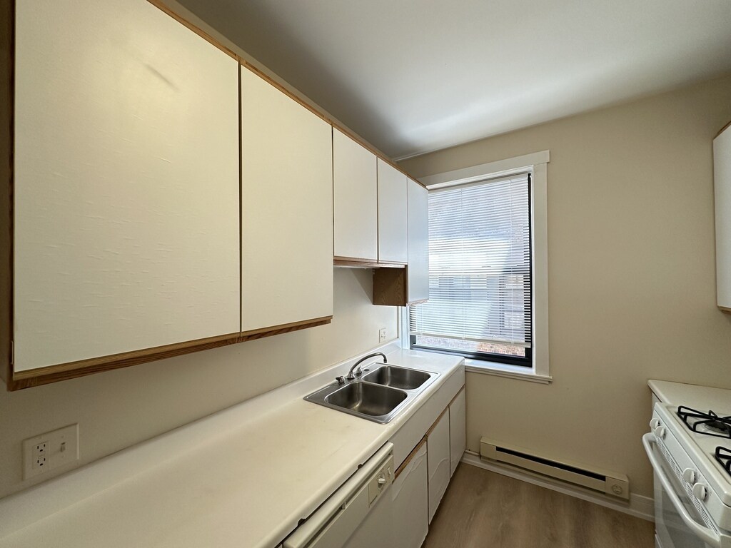 Building Photo - 1316 Oak Ave