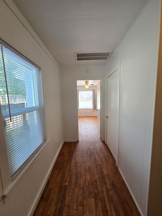 Building Photo - 607 Avenue G