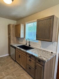 Building Photo - Prater Properties 2