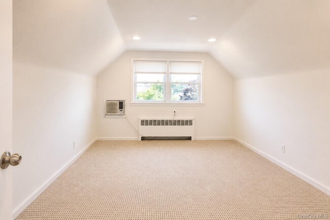 Building Photo - 545 E Park Ave