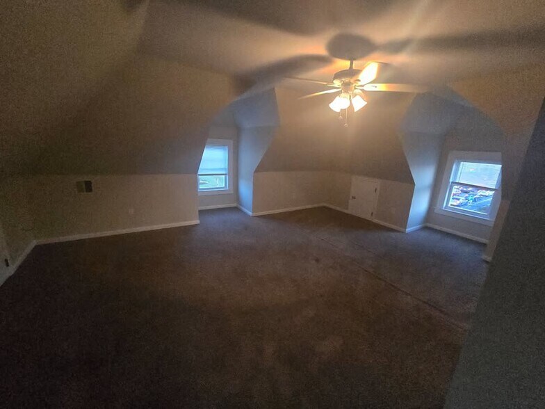 Building Photo - 625 County St