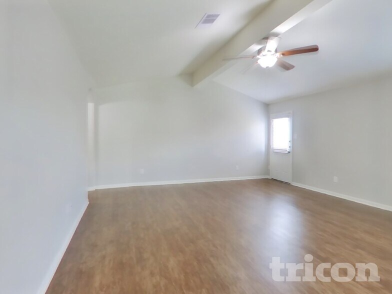 Building Photo - 2321 Oyster Bay Ave