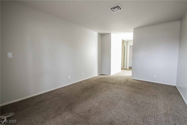 Building Photo - 7019 Grassy Knoll St