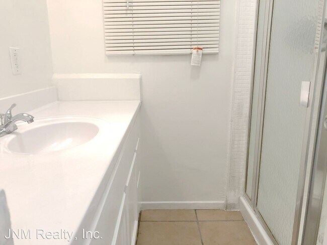 Building Photo - 15115-15125 Victory Blvd