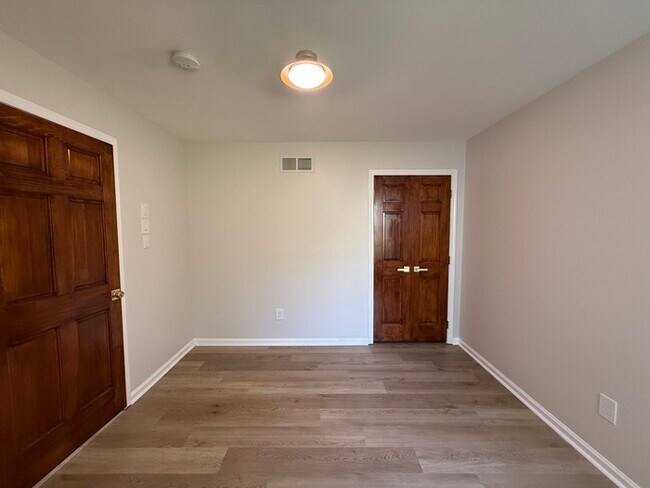 Building Photo - 411 Eagles Chase Dr