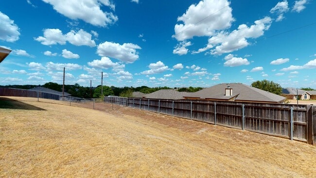 Building Photo - FREE DECEMBER RENT!!