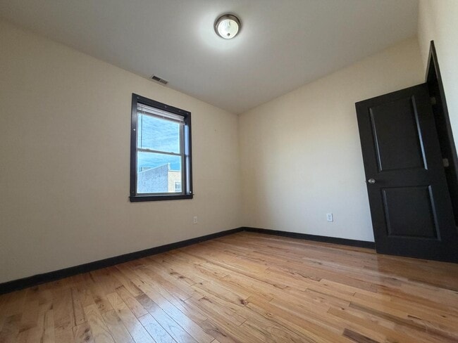 Building Photo - 1911 N Gratz St