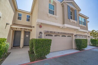 Building Photo - Santa Clarita 3-Bedroom River Village Home...