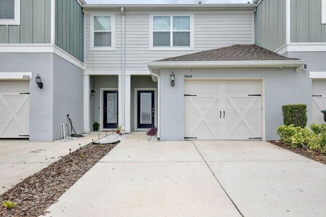 Building Photo - Immaculate Townhome · Dual En-Suite Bedrooms + Flex Loft · Cable & Internet Included · 3.5 Miles ...