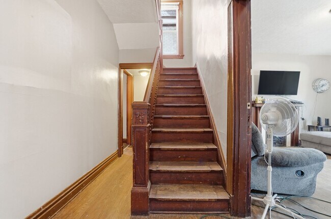 Building Photo - 5 Bedroom Clifton House Available Next to UC Campus