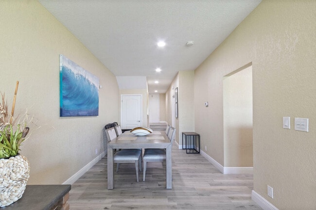 Building Photo - 316 N Lake Dr