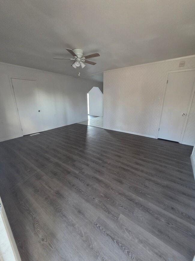 Building Photo - LIMITED TIME**1/2 OFF DEPOSIT**