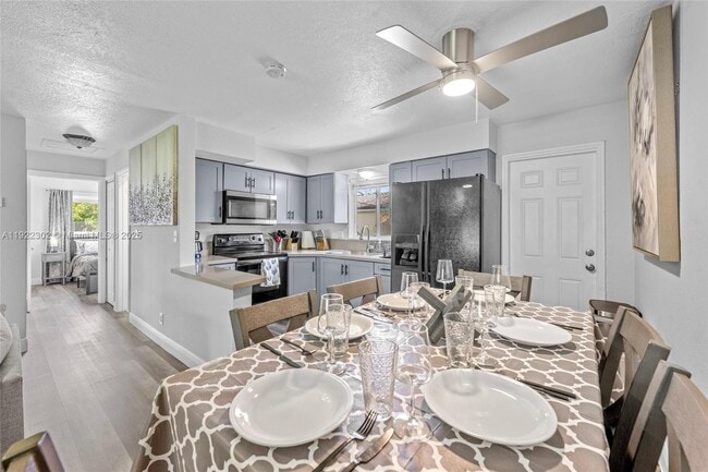 Building Photo - 1208 NE 5th Ave