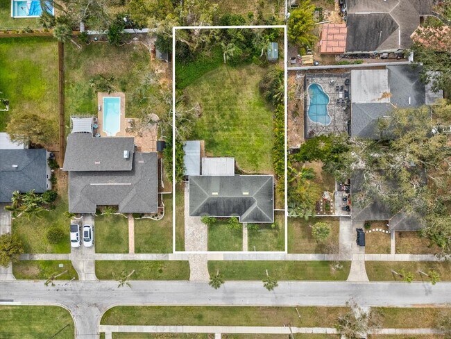 Building Photo - 605 Gardenia St