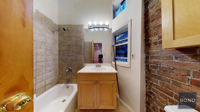 Building Photo - 1 bedroom in NEW YORK NY 10128