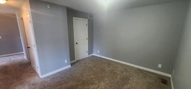 Building Photo - Beautiful 3 Bed Town Home for Rent