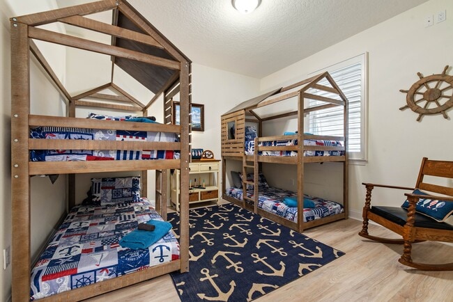 Building Photo - 10 Armand Beach Dr