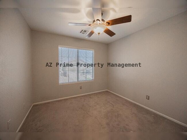 Building Photo - 873 W Tremaine Ave