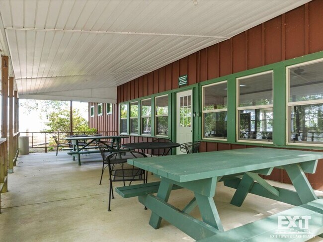 Building Photo - Welcome to this 3 Bedroom, 2 Bath Home in Wildwood Point!