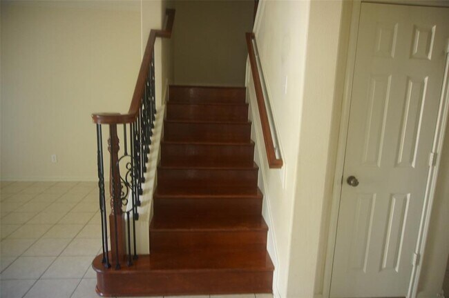 Building Photo - 7450 Oakwood Canyon Dr