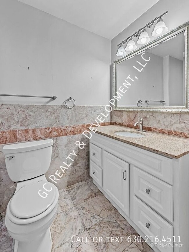 Building Photo - 1123 Duxbury Ln