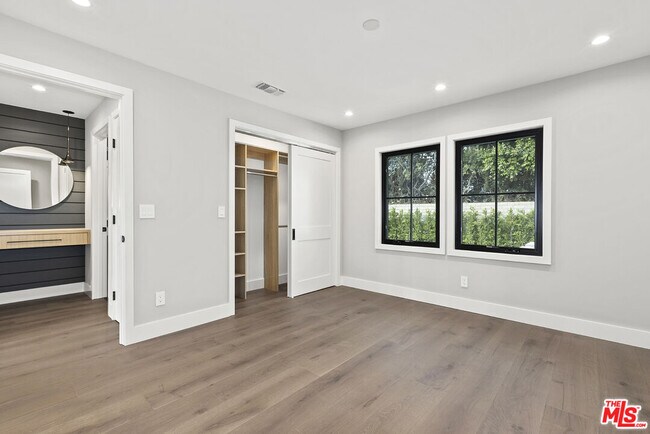 Building Photo - 4919 Noeline Ave