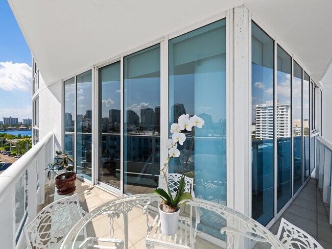 Building Photo - 715 Bayshore Dr