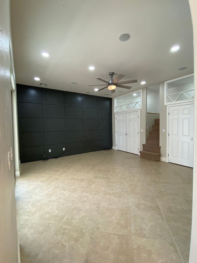 Building Photo - CALVADA VALLEY U.1 - Oakleaf Avenue