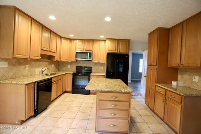 Building Photo - 202 Haldane Dr
