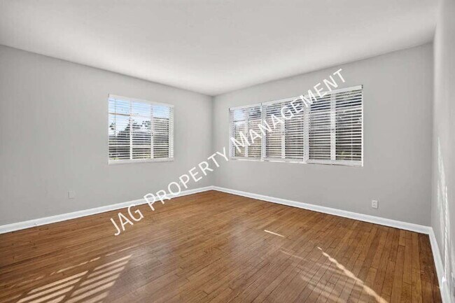 Building Photo - 2761 St Johns Ave