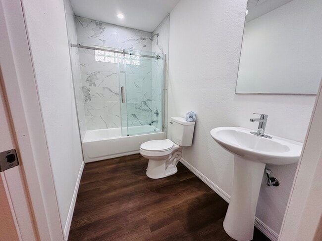 Building Photo - 329 NE 2nd St