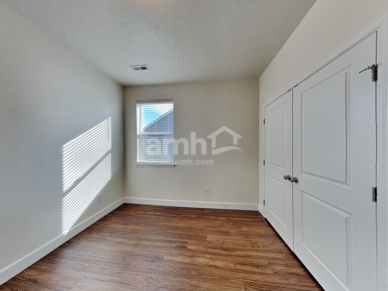 Building Photo - 378 E Sicily Dr