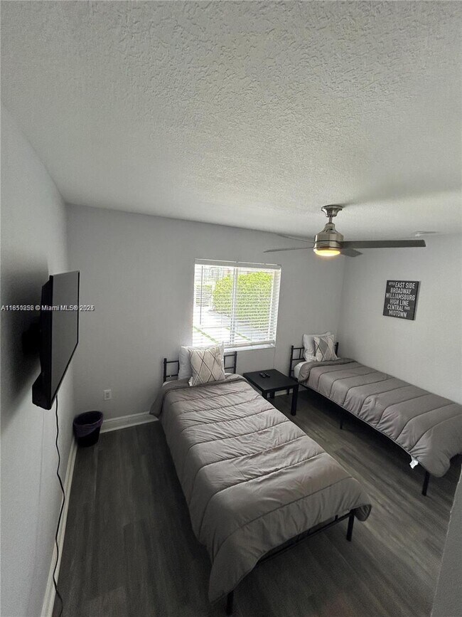Building Photo - 3 bedroom in Miami Gardens FL 33054