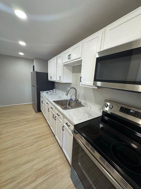 Building Photo - 548 Ridge Ave