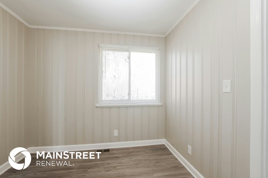 Building Photo - 1913 Finchley Dr