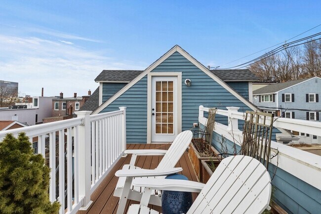 Building Photo - 38 Mead St