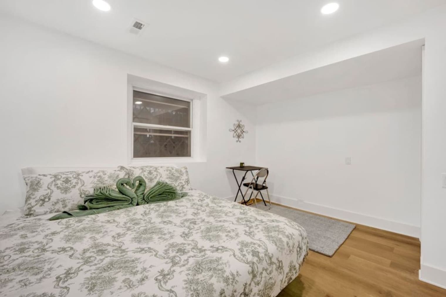 Building Photo - 503 W Wrightwood Ave