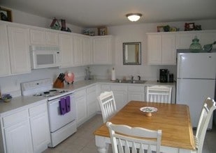 Building Photo - Windsor Townhomes