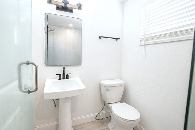 Building Photo - Charming 2 units building in Prime St. Pete Location