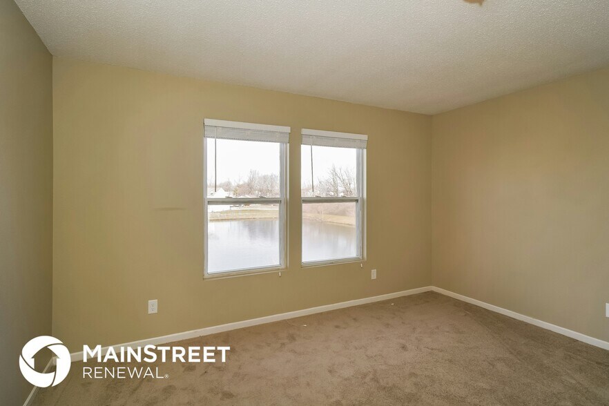 Building Photo - 9040 Wandflower Dr