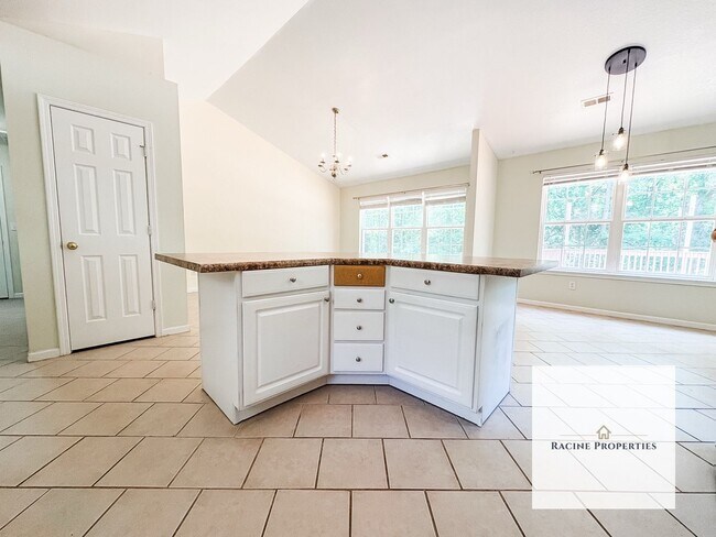 Building Photo - Charming Home in the Heart of Greenville